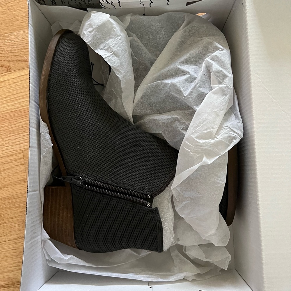 Nib Kensie Gerona Perforated Booties - image 5